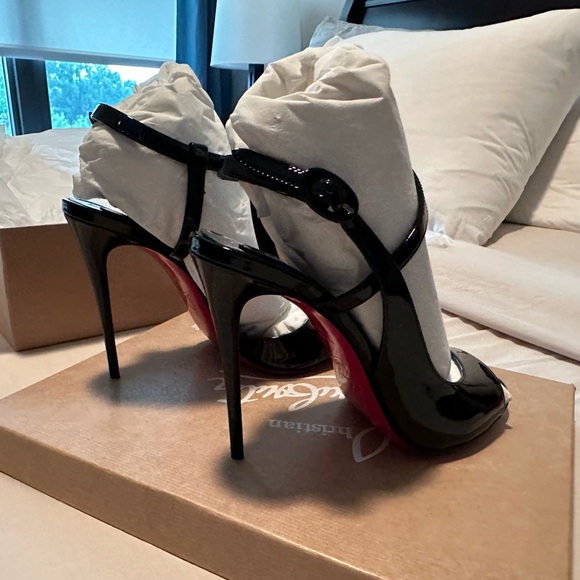 Christian Louboutin *BRAND NEW* - Picture 1 of 5